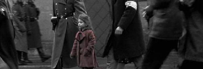 La petite fille au manteau rouge