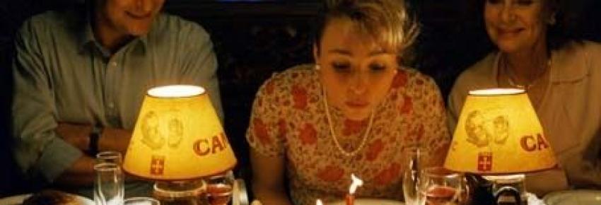 Catherine Frot souffle les bougies pour son anniversaire