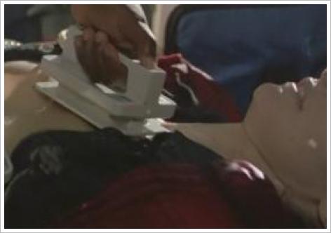 Mary-Elisabeth Mastrantonio et la scène de la réanimation